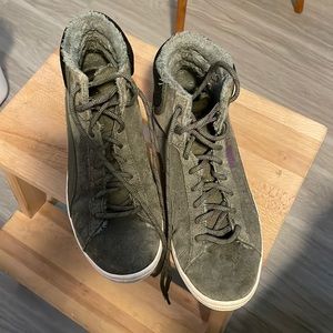 Barely used Puma booties size 9